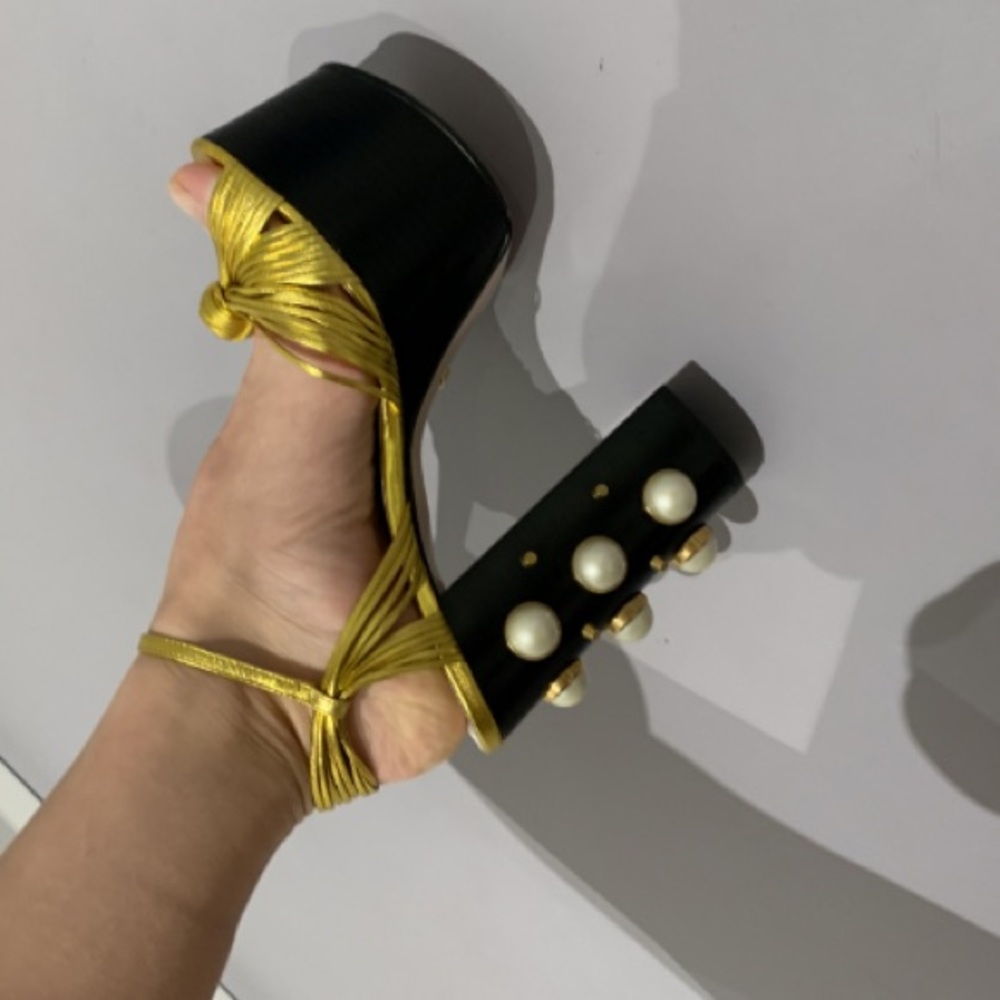Gucci 👠 - Picture 6 of 9